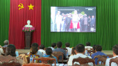Cán bộ, nhân dân thị trấn Tân Phú xúc động xem Lễ truy điệu và Lễ an táng Tổng bí thư Nguyễn Phú Trọng